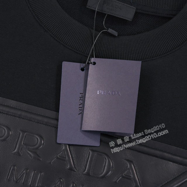 Prada專櫃普拉達2023FW新款壓花字母皮標衛衣 男女同款 tzy2921